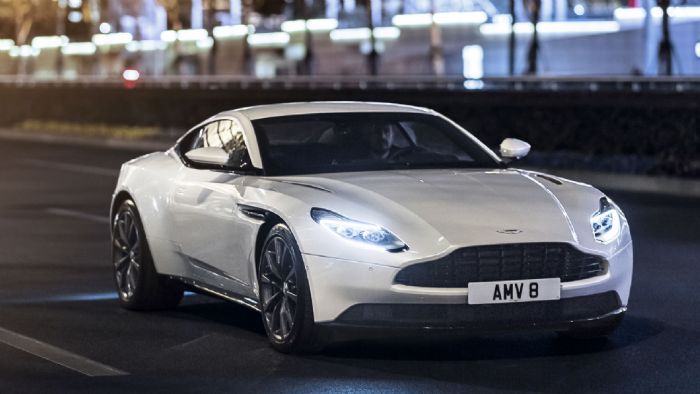 H Aston Martin παρουσίασε την entry-level έκδοση της DB11, η οποία εξοπλίζεται με τον 4λιτρο twin-turbo V8 κινητήρα της AMG. Το εν λόγω μοτέρ αποδίδει 510 ίππους ισχύος και 695 Nm ροπής. H Aston Martin παρουσίασε την entry-level έκδοση της DB11, η οποία εξοπλίζεται με τον 4λιτρο twin-turbo V8 κινητήρα της AMG. Το εν λόγω μοτέρ αποδίδει 510 ίππους ισχύος και 695 Nm ροπής.